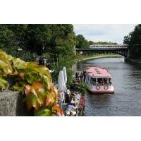 2900_2801 Herbstlaub an der Brücke Hudtwalcker Strasse - Fahrgastschiff am Anleger. | Alsterschiffe - Fahrgastschiffe auf der Alster und den Hamburger Kanälen.